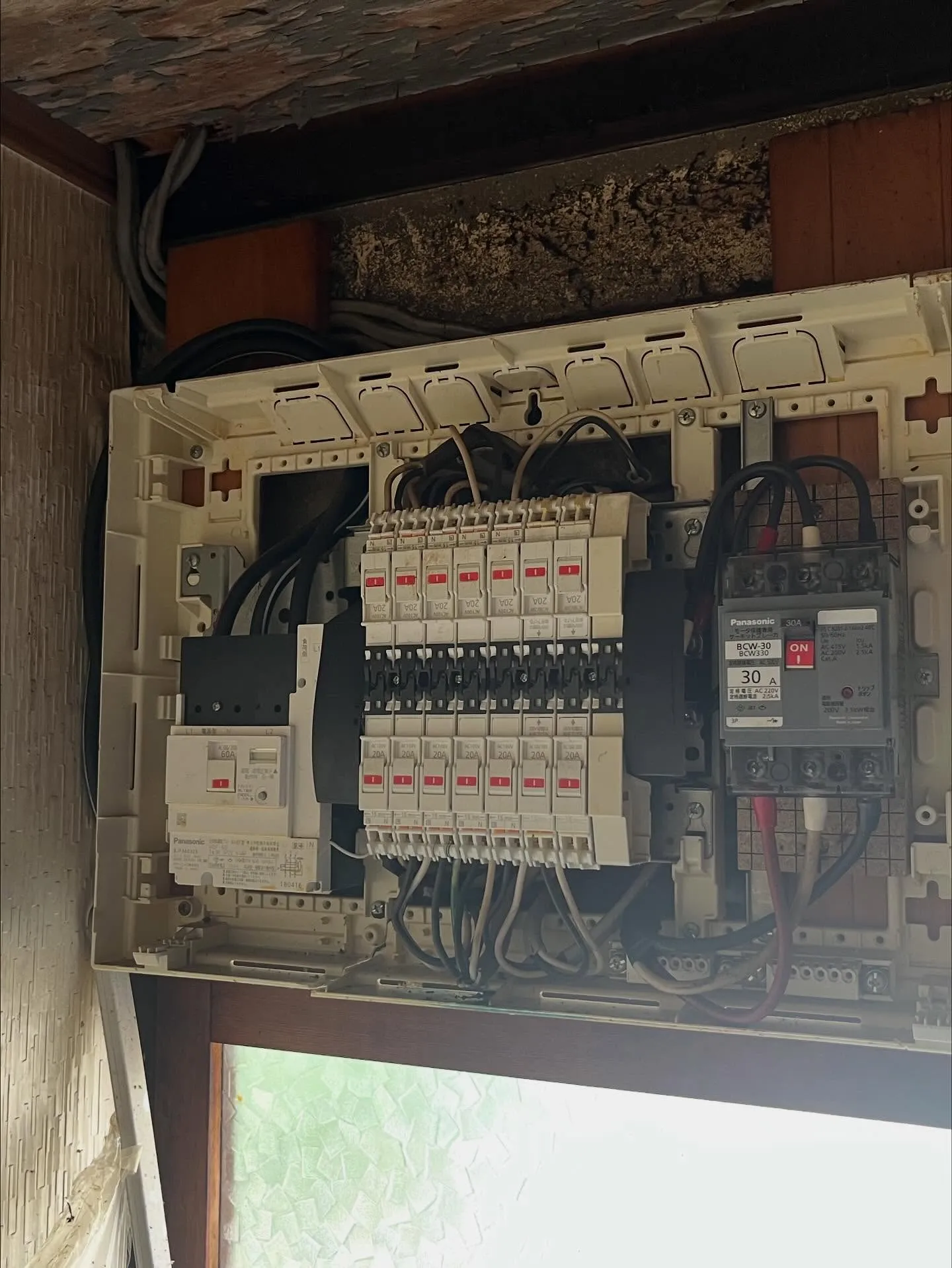 先日、お客様のご自宅で電気容量の増設工事を行いました⚡️🏠。