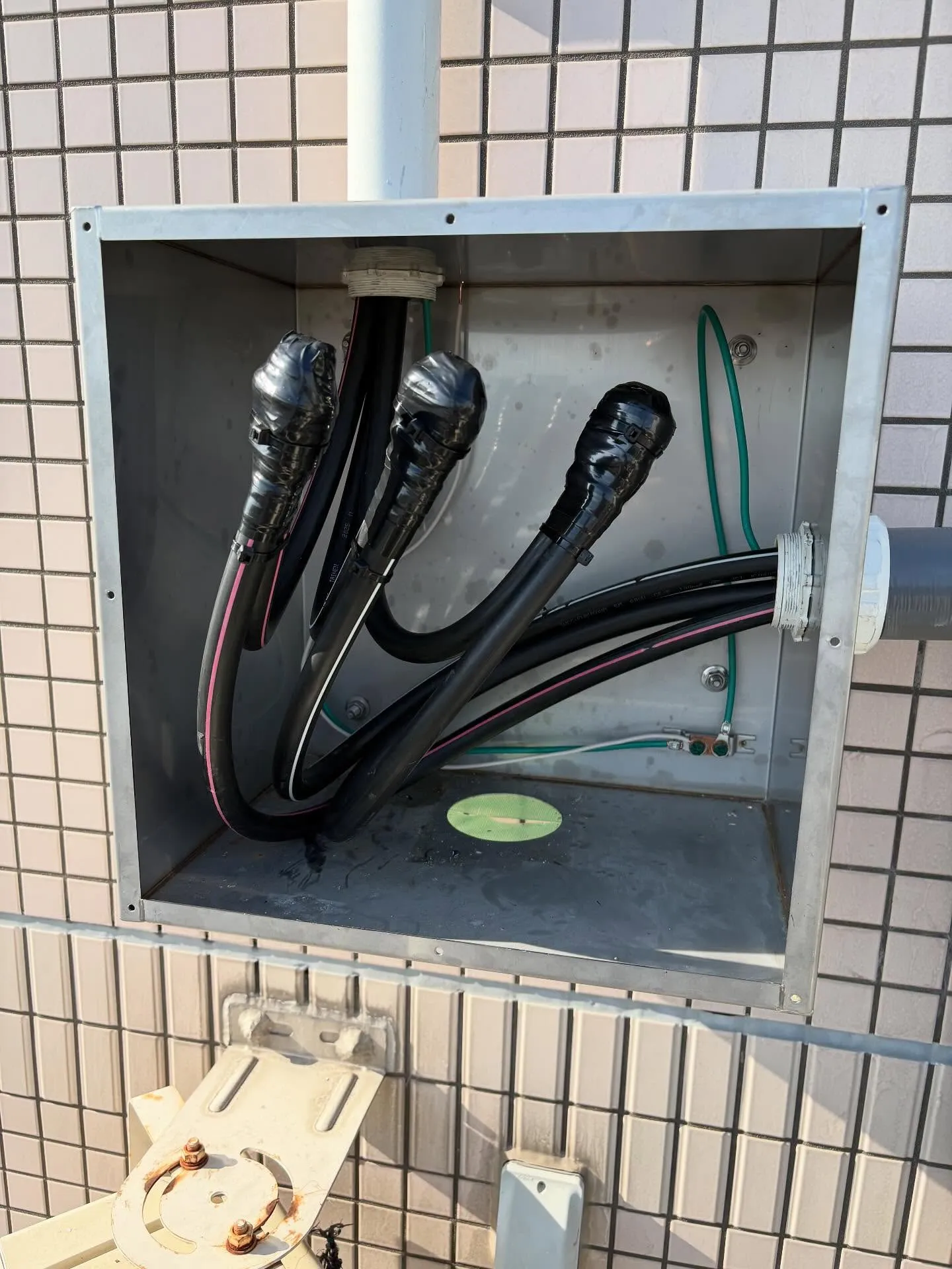 今日は普段とはちょっと違う作業をしてきました💪🏼✨普段は住宅...