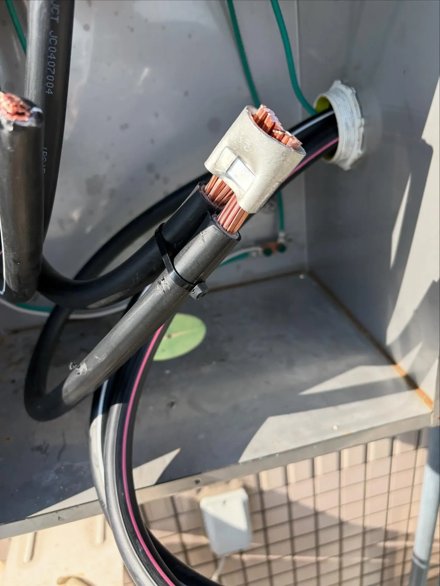 今日は普段とはちょっと違う作業をしてきました💪🏼✨普段は住宅...